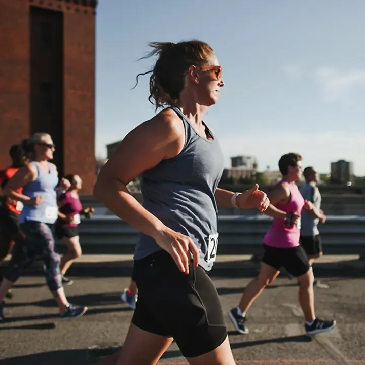 A runner runs with a Fleet Feet®168极速赛车体彩官网 group